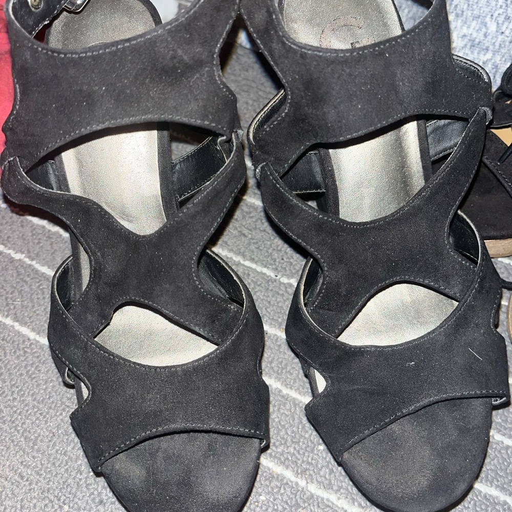 Guess Wedges, Women US size 8. Black suede wedge.